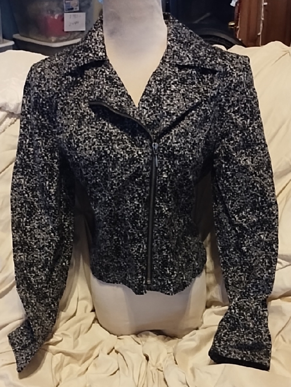 La Vita  Black and White Zip-Front Blazer